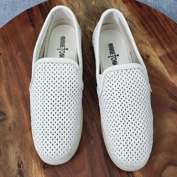 Minnetonka Pacific Slip On Loafer White Perforated Leather Women's 7.5 (Tag 8.0) - Picture 10 of 11